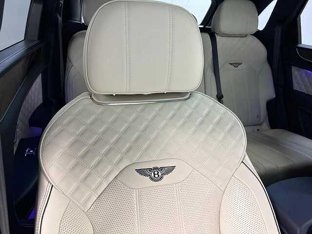 7:Bentley Bentayga V6 Hybrid, SUV, Light Windsor Blue over Windsor Blue, Bentley Belfast