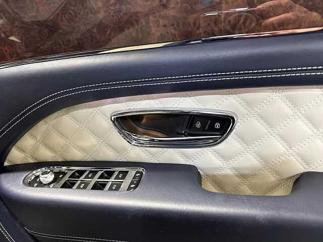 8:Bentley Bentayga V6 Hybrid, SUV, Light Windsor Blue over Windsor Blue, Bentley Belfast