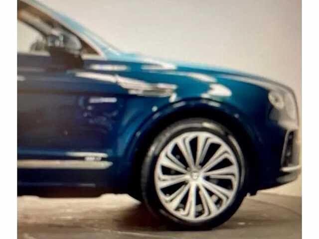 5:Bentley Bentayga V6 Hybrid, SUV, Light Windsor Blue over Windsor Blue, Bentley Belfast