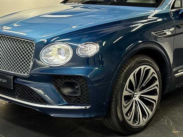 6:Bentley Bentayga V6 Hybrid, SUV, Light Windsor Blue over Windsor Blue, Bentley Belfast