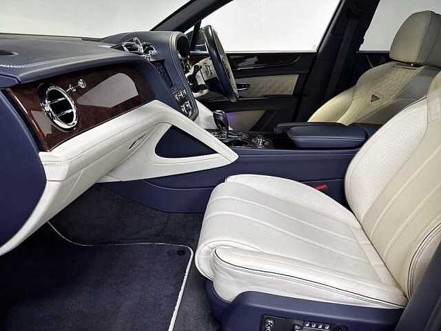 1:Bentley Bentayga V6 Hybrid, SUV, Light Windsor Blue over Windsor Blue, Bentley Belfast